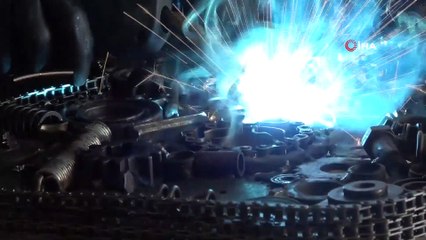 Atık Malzemeler Kullanarak Yaptığı Çalışmalar Görenleri Hayran Bırakıyor