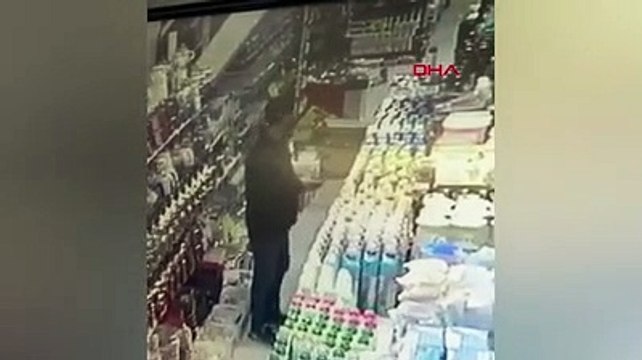 Şampuanları pantolonun içine sokarak çaldı ; o anlar kamerada