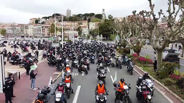 Les motards en colère manifestent contre le contrôle technique entre Cannes et Nice
