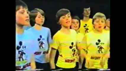 La chanson "Mickey Mouse March", interprétée par Les Poppys - 1977