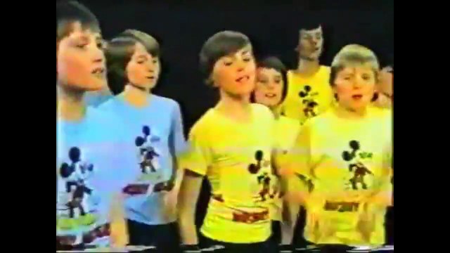 La chanson Mickey Mouse March , interprétée par Les Poppys - 1977