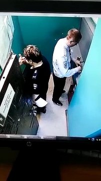 Cette policière fait une grosse boulette en déchargeant son pistolet