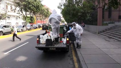 Perú fumiga miles de centros de votación en la víspera de las elecciones
