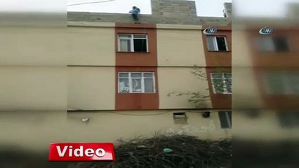 Çilingir çağırmamak için öyle bir şey yaptı ki!