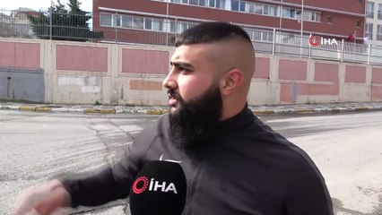 Sultanbeyli’de otomobil ile motosikletin çarpıştığı kaza kamerada