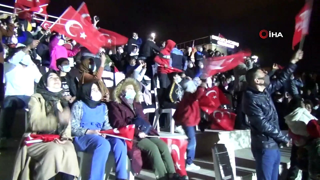 Kurtuluş temalı ışık ve havai fişek gösterisi Şanlıurfa semalarını süsledi