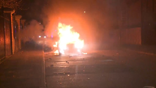 قادة الأحزاب الوحدوية في أيرلندا الشمالية يدعون أنصارهم إلى التهدئة