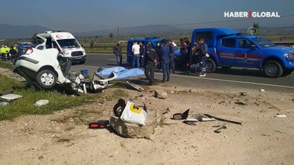 Menfeze çarpan otomobilde feci son! 3 kişi oracıkta öldü