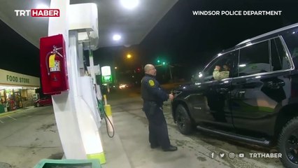 ABD polisi siyahi askere silah çekti, biber gazı sıktı