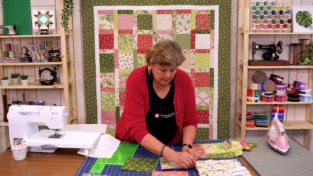 Make A Building Blocks Quilt With Jenny Doan Of Missouri Star (Video Tutorial)