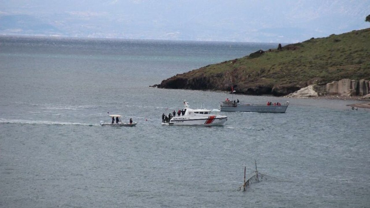 Foça’da düşen askeri uçaktaki pilotları kurtaran balıkçı o anları anlattı
