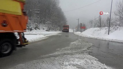 Video herunterladen: Bolu Dağı’nda kar kalınlığı 20 santimetreye ulaştı