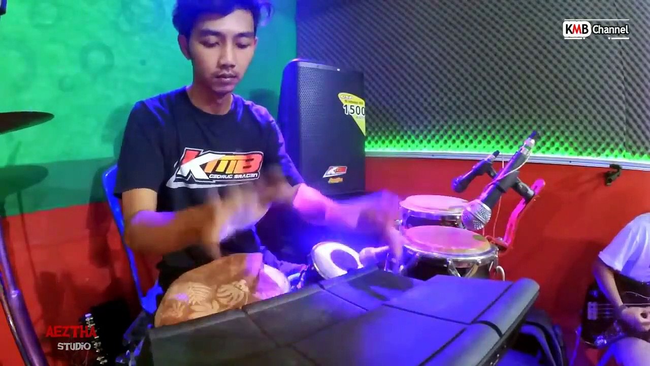 DITINGGAL PAS SAYANG SAYANGE - Cipt. Arya Satria (COVER Putri Kristya KMB)