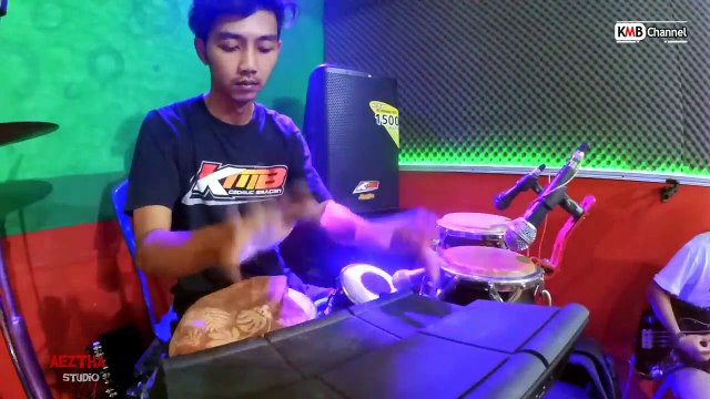 DITINGGAL PAS SAYANG SAYANGE - Cipt. Arya Satria (COVER Putri Kristya KMB)