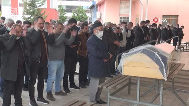 Genç hemşire gözyaşları içinde toprağa verildi