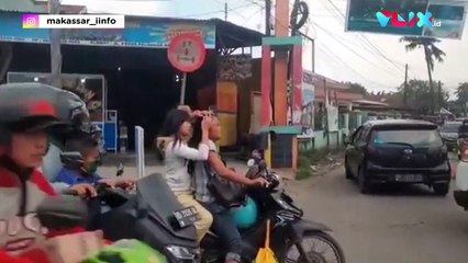Kocak!  Naik Motor Sambil Cari Kutu