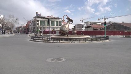 Cadde ve sokaklar sessizliğe büründü