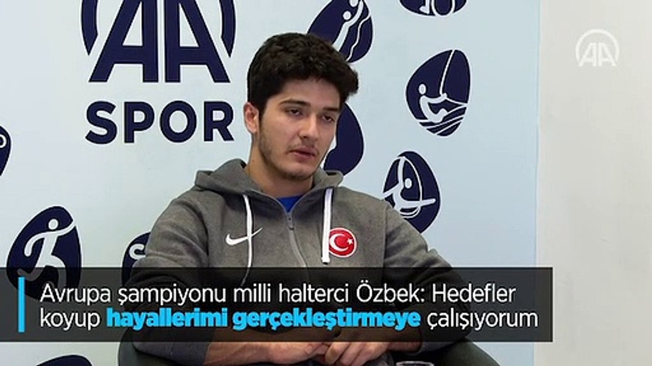 Halter şampiyonu Özbek: Nasıl askerlerimiz cephede savaş veriyorsa, biz de bu bayrak savaşını sporla veriyoruz.
