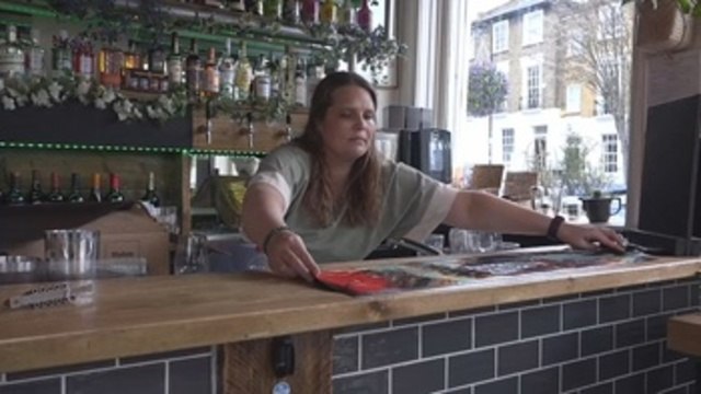 Los pubs y comercios ingleses preparan la reapertura tras tres meses cerrados