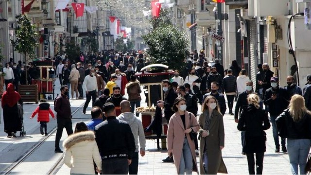 İstiklal caddesi ve Beşiktaş'ta turist yoğunluğu