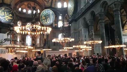 Ayasofya'da mest eden Kur'an-ı Kerim tilaveti