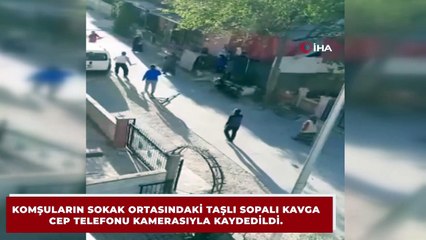 Komşular birbirine girdi! Taş, sopa...