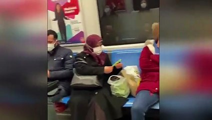 Metroda fasulye kıran teyze gündem oldu!
