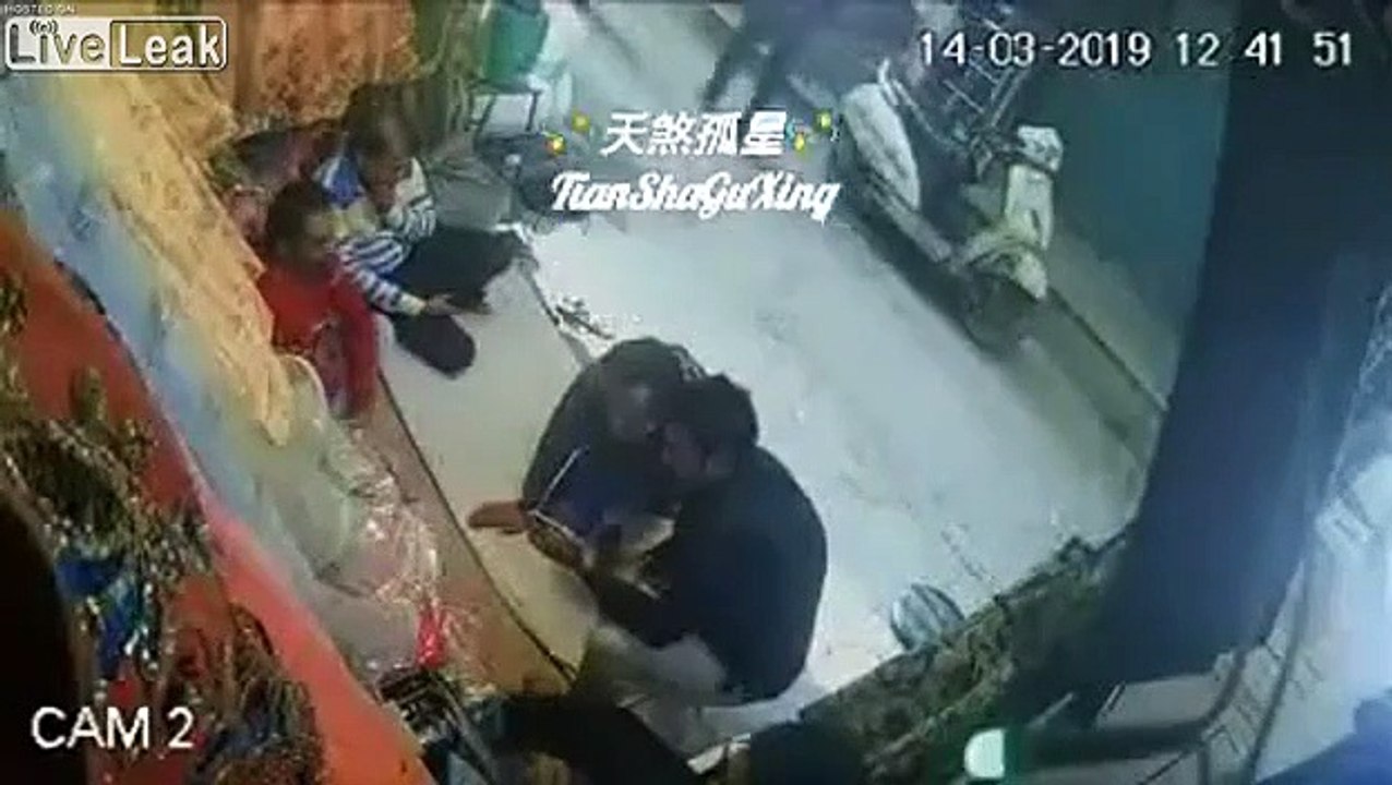 Quand tu regardes tranquillement ton téléphone quand soudain