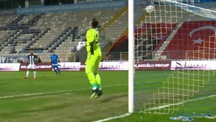 BB Erzurumspor-Beşiktaş maçının ilk yarısına kalecilerin hataları damga vurdu