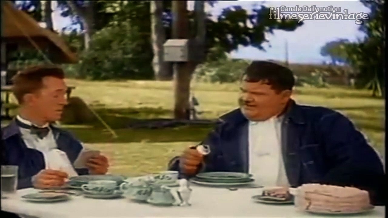 STANLIO E OLLIO a colori LAVORI FORZATI (1929) Stan Laurel e Oliver Hardy |