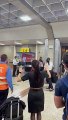 Com faca, homem faz funcionária refém em aeroporto de Guarulhos SP