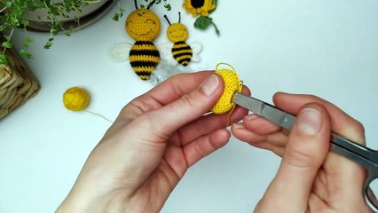 Вязаная Крючком Брошка Пчёлка/Crochet Brooch Bee
