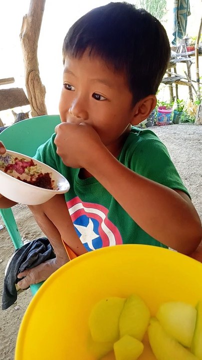 ang batang mahilig sa mangga