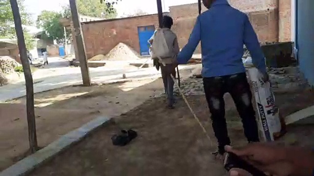 Padai karne ki umra me bhikh mangte bachche