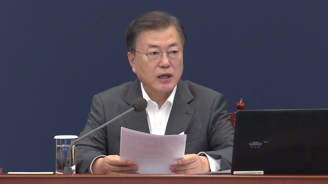 문재인 대통령 여기서 밀리면 거리 두기 단계 상향 조치 불가피 / YTN