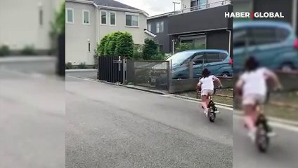 Bisikleti konuşturan küçük kızın şovu kamerada