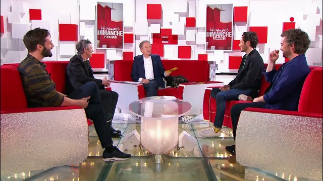 Vianney sur le plateau de l'émission Vivement Dimanche , sur France 2.