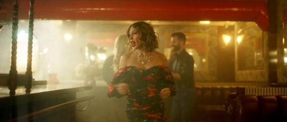 Μαρία Καρλάκη - Κάτι Δεν Κάναμε Καλά (Official Music Video)
