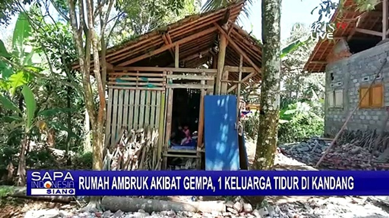 Rumah Rusak Terdampak Gempa, Keluarga di Lumajang Terpaksa Tidur di Kandang Kambing