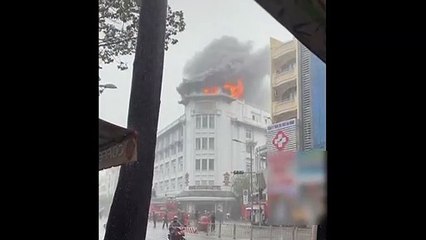 Một nhà hàng của khách sạn tại Sài Gòn cháy lớn