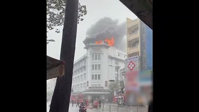 Một nhà hàng của khách sạn tại Sài Gòn cháy lớn
