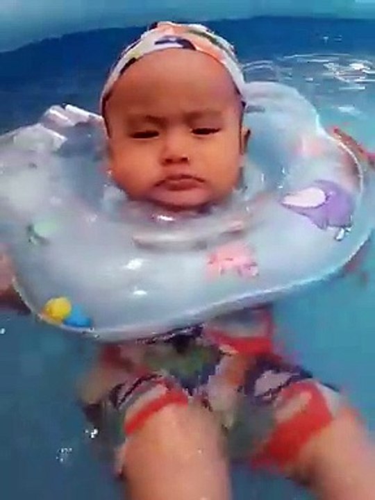 noahs first swimmingsy