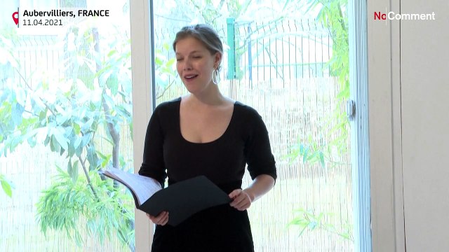 Opera singer offers home concerts in order to fill the performing void