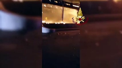 Olbia - Incendio distrugge ristorante sulla spiaggia di Pittulongu (11.04.21)