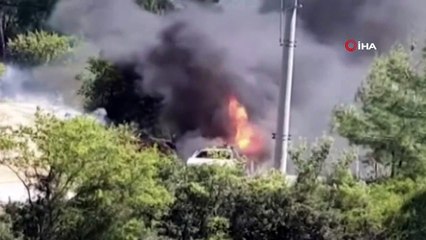 Ormanlık alanda araç alev alev yandı