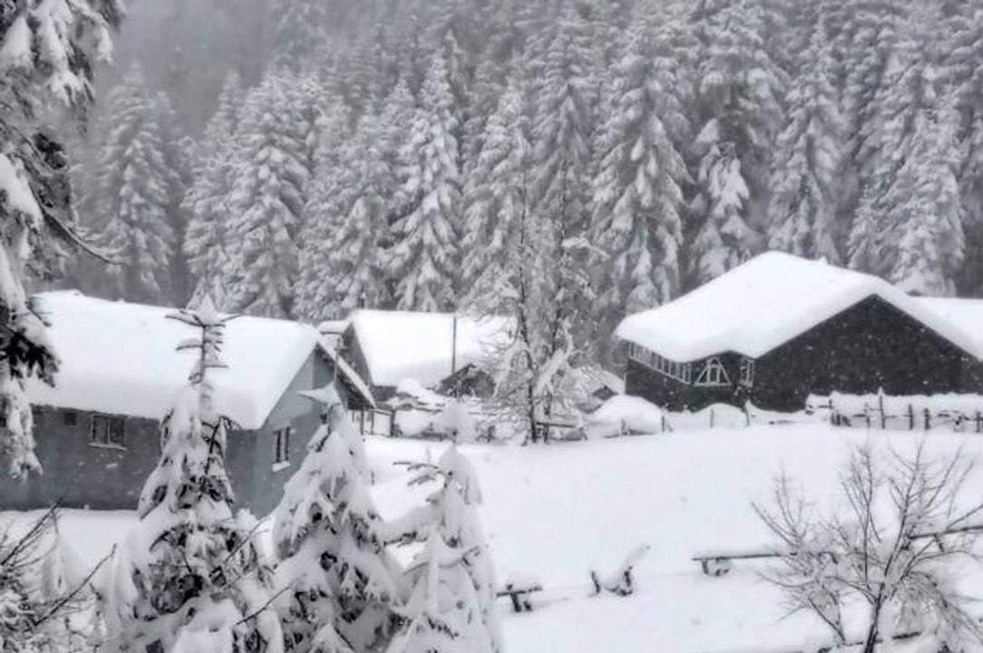 Ne Kars ne de Erzurum! Düzce'de Nisan ayında kar sürprizi, kalınlığı 120 santimetreye ulaştı