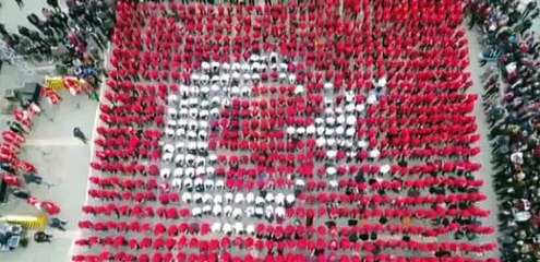 Mehmetçiğe bin bayraklı selam havadan böyle görüntülendi