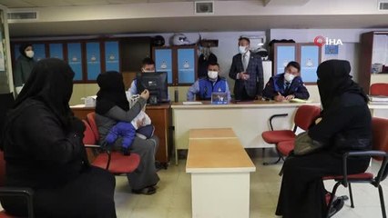 Bu kadarına da pes... Evi ve arabası var ama dileniyor