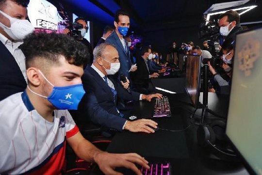 KÜÇÜKÇEKMECE'DE ESPOR MERKEZİ AÇILDI