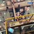 Batailles de briques entre ouvriers sur un chantier